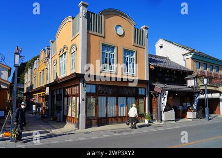 KAWAGOE, JAPON – 21 nov 2023- vue d'une journée sur une rue de Kawagoe, ville château de la période Edo au nord-ouest de Tokyo, Japon. Banque D'Images