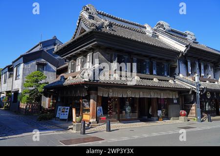 KAWAGOE, JAPON – 21 nov 2023- vue d'une journée sur une rue de Kawagoe, ville château de la période Edo au nord-ouest de Tokyo, Japon. Banque D'Images