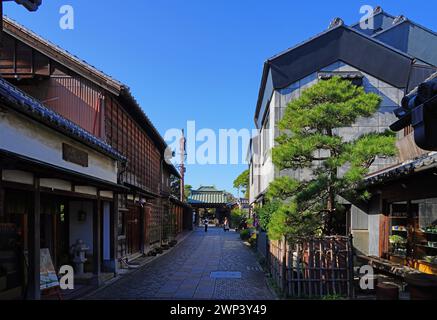 KAWAGOE, JAPON – 21 nov 2023- vue d'une journée sur une rue de Kawagoe, ville château de la période Edo au nord-ouest de Tokyo, Japon. Banque D'Images