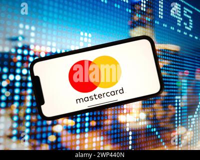 Pologne. 03 janvier 2024. Dans cette illustration photo, le logo de la société Mastercard est affiché sur l'écran d'un smartphone. (Photo de Piotr SWAT/SOPA images/SIPA USA) *** strictement à des fins éditoriales *** crédit : SIPA USA/Alamy Live News Banque D'Images