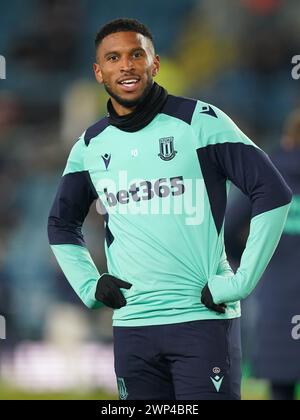 Tyrese Campbell de Stoke City s'échauffe avant le coup d'envoi du Sky Bet Championship match à Elland Road, Leeds. Date de la photo : mardi 5 mars 2024. Banque D'Images