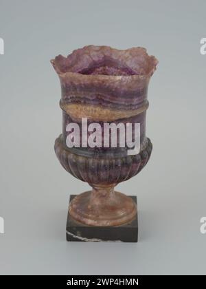 Appareil de pesage ou balance de la fin du XIXe siècle (1870-1890), utilisé pour mesurer la masse dans des environnements commerciaux ou domestiques. Banque D'Images