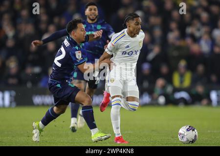 Leeds, Royaume-Uni. 05 mars 2024. Crysencio Summerville de Leeds Unis sur le ballon lors du match du Sky Bet Championship Leeds United vs Stoke City à Elland Road, Leeds, Royaume-Uni, le 5 mars 2024 (photo par James Heaton/News images) à Leeds, Royaume-Uni le 5/03/2024. (Photo de James Heaton/News images/SIPA USA) crédit : SIPA USA/Alamy Live News Banque D'Images