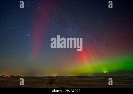 Arc SAR - un phénomène connu sous le nom d'arc rouge auroral stable. Photo panoramique. Banque D'Images