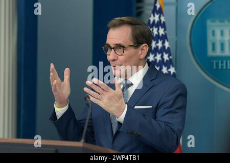 Washington, États-Unis. 02 mars 2024. John Kirby, conseiller en communication de la NSC, tient un point de presse quotidien aujourd'hui le 05 mars 2024 à Brady Room/White House à Washington DC, aux États-Unis. (Photo de Lenin Nolly/Sipa USA) crédit : Sipa USA/Alamy Live News Banque D'Images