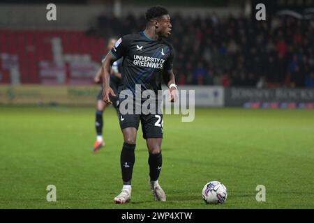 Cheltenham, Angleterre. 5 mars 2024. Thierry Small de Charlton Athletic pendant le match Sky Bet EFL League One entre Cheltenham Town et Charlton Athletic. Kyle Andrews/Alamy Live News Banque D'Images