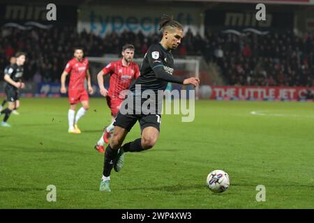 Cheltenham, Angleterre. 5 mars 2024. Tennai Watson de Charlton Athletic pendant le match Sky Bet EFL League One entre Cheltenham Town et Charlton Athletic. Kyle Andrews/Alamy Live News Banque D'Images