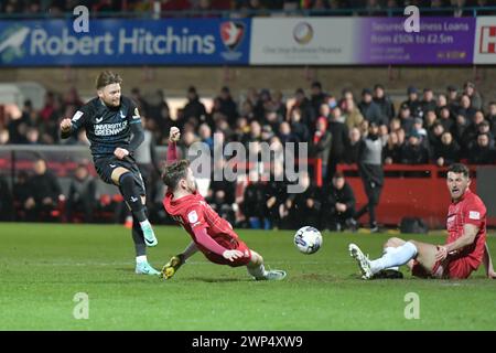 Cheltenham, Angleterre. 5 mars 2024. Alfie May de Charlton Athletic pendant le match Sky Bet EFL League One entre Cheltenham Town et Charlton Athletic. Kyle Andrews/Alamy Live News Banque D'Images