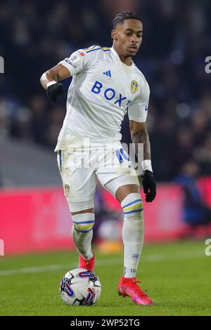 Leeds, Royaume-Uni. 05 mars 2024. Crysencio Summerville de Leeds Unis sur le ballon lors du match du Sky Bet Championship Leeds United vs Stoke City à Elland Road, Leeds, Royaume-Uni, le 5 mars 2024 (photo par James Heaton/News images) à Leeds, Royaume-Uni le 5/03/2024. (Photo de James Heaton/News images/SIPA USA) crédit : SIPA USA/Alamy Live News Banque D'Images
