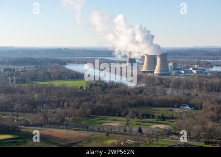 Centrale nucléaire de Three Mile Island toujours en service, vue aérienne. Banque D'Images