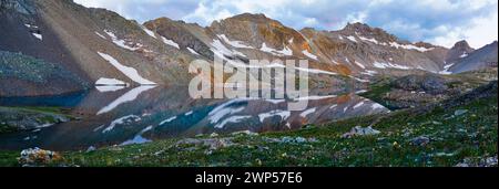 Blue Sapphire Columbine Lake, San Juan National Forest, Silverton, Colorado, États-Unis Banque D'Images