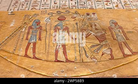 Ancienne murale à l'intérieur de la tombe KV 2 Ramsès IV dans la vallée des Rois Louxor Egypte Banque D'Images