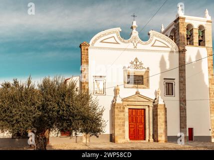 Portugal voyage culturel, visites de la ville et curiosités intéressantes Eglise de Santa Maria dans la ville de Serpa Portugal Banque D'Images