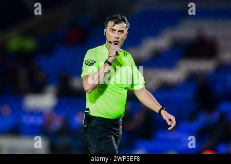 Arbitre Craig Hicks (arbitre de match) lors du match de Sky Bet League 1 entre Peterborough et Northampton Town à London Road, Peterborough le mardi 5 mars 2024. (Photo : Kevin Hodgson | mi News) crédit : MI News & Sport /Alamy Live News Banque D'Images