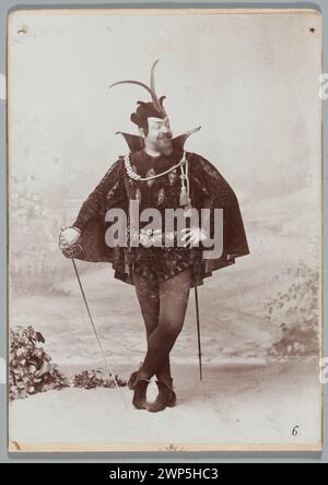 Portrait d'Edward Reszke (1853-1917) dans le rôle de Mephisto dans l'opéra Faust de Gounod au Grand Théâtre de Varsovie, représentant costume de scène et présentation théâtrale, une partie de la collection d'Aleksander Rajchman. Banque D'Images