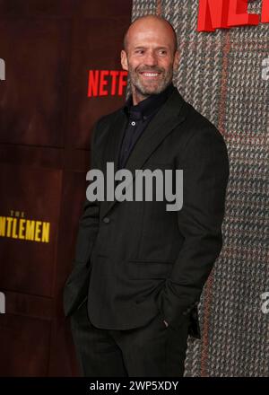 Londres, Royaume-Uni. 05 mars 2024. Jason Statham assiste à la première mondiale Gentlemen UK Series au Theatre Royal Drury Lane à West End, Londres. Crédit : SOPA images Limited/Alamy Live News Banque D'Images