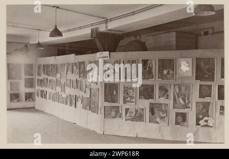 Exposition annuelle des étudiants en peinture de la Faculté des Beaux-Arts de Vilnius, présentant des œuvres de l’atelier Aleksander Szturman, organisée par Jan Bułhak vers 1931. Banque D'Images