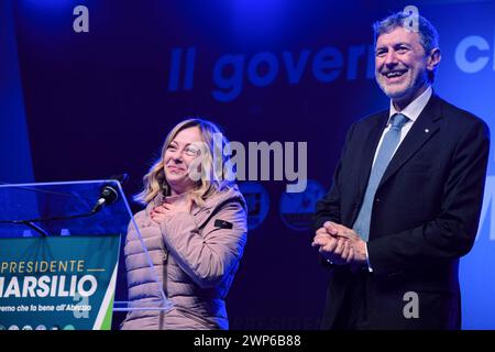 Pescara, Italie. 05 mars 2024. Le premier ministre italien Giorgia Meloni (à gauche) et Marco Marsilio (à droite) ont assisté à un rassemblement pour les élections régionales des Abruzzes à Pescara. (Photo par Elena Vizzoca/SOPA images/SIPA USA) crédit : SIPA USA/Alamy Live News Banque D'Images