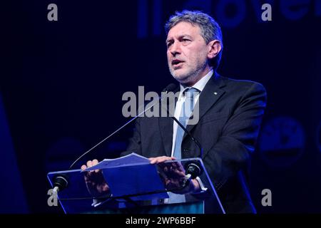 Pescara, Italie. 05 mars 2024. Marco Marsilio, président de la région des Abruzzes, intervient lors d'un rassemblement électoral pour les élections régionales à Pescara. Crédit : SOPA images Limited/Alamy Live News Banque D'Images