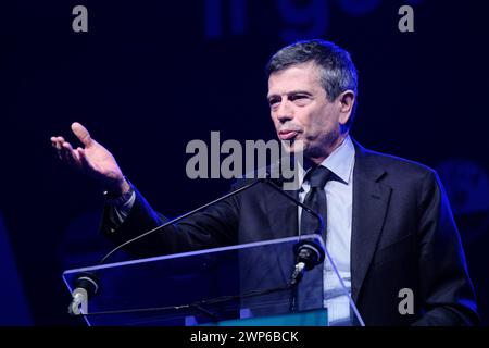 Pescara, Italie. 05 mars 2024. Maurizio Lupi prend la parole lors d'un rassemblement électoral pour les élections régionales des Abruzzes à Pescara en soutien à Marco Marsilio. Crédit : SOPA images Limited/Alamy Live News Banque D'Images