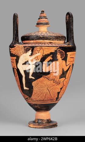 Lebes Gamikos, un navire grec datant d'environ 335 av. J.-C., représente une femme et Éros avec un miroir, utilisé dans des contextes cérémoniels dans la Grèce antique. Banque D'Images