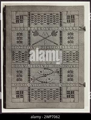 Exposition internationale des arts décoratifs et de l'industrie moderne [exposition internationale des Arts décoratifs et industriels modernes], couples 1925. Section polonaise. Reliure folklorique : 'Marsza photo Rep (Paris ; Studio photographique ; FL. 1925) ; 1925 (1925-00-00-1925-00-00) ; exposition internationale des Arts décoratifs et industriels modernes (Paris-1925), Lenart, Bonawentura (1881-1973), exposition internationale des Arts décoratifs et de l'industrie moderne (Paris, 1925), Paris (France), Piłsudski, Józef (1867-1935), Bookbeling, reliures, expositions, expositions mondiales, Święciany (lituanien Banque D'Images