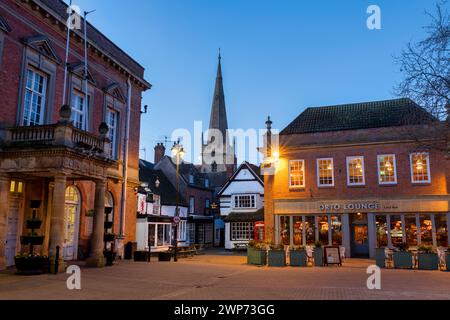 Place du marché d'Evesham à l'aube en mars. Evesham, Wychavon, Worchestershire, Angleterre Banque D'Images