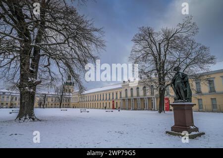 Winter, Denkmal Friedrich der Große, Neuer Flügel, Schloß Charlottenburg, Spandauer Damm, Charlottenburg, Berlin, Deutschland Banque D'Images