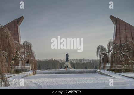 , Sowjetisches Ehrenmal, hiver, Treptower Park, Treptow, Treptow-Köpenick, Berlin, Allemagne Banque D'Images