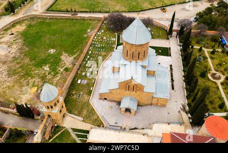 Vue aérienne du monastère médiéval de Samtavro dans la ville géorgienne de Mtskheta Banque D'Images