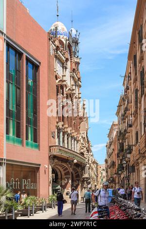 BARCELONE, ESPAGNE - 17 MAI 2017 : C'est la rue Sant Pere mes Alt sur laquelle se trouve le Palais de la musique catalane, l'un des chefs-d'œuvre de la modernité Banque D'Images