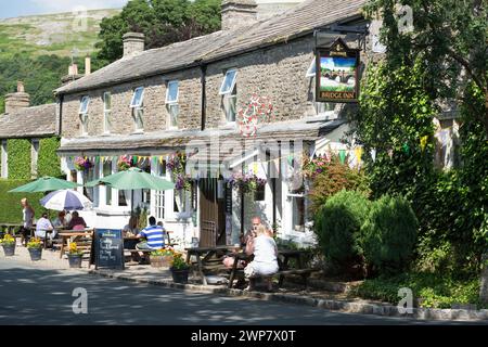 Country pub - The 'Bridge Inn', près de Richmond, North Yorkshire, Royaume-Uni. Banque D'Images