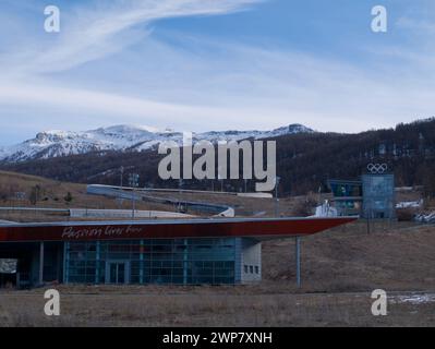 Piste olympique de bobsleigh négligée, Cesana, Italie Banque D'Images