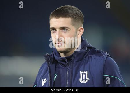 Leeds, Royaume-Uni. 05 mars 2024. Lynden Gooch de Stoke City arrive au stade Elland Road avant le match du Sky Bet Championship Leeds United vs Stoke City à Elland Road, Leeds, Royaume-Uni, le 5 mars 2024 (photo par James Heaton/News images) à Leeds, Royaume-Uni le 5/03/2024. (Photo de James Heaton/News images/SIPA USA) crédit : SIPA USA/Alamy Live News Banque D'Images