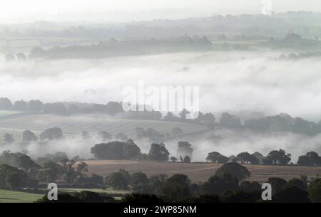 08/09/12 la vue depuis les Weaver Hills, près d'Ellastone, dit être le point le plus au sud des Pennines, regardant vers le sud au-dessus du Staffordshire comme th Banque D'Images