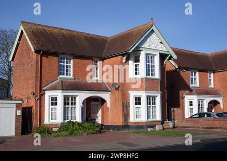 Une rangée de maisons modernes à Clacton on on Sea dans l'Essex au Royaume-Uni Banque D'Images