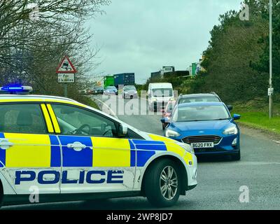 Ipswich, Suffolk - 14 février 2024 : retards importants sur l'A14 en direction ouest à Nacton. Route fermée en raison d'un incident géré par la police. Banque D'Images