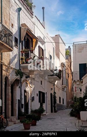Italie Pouilles Polignano a mare (BA) vue du village Banque D'Images