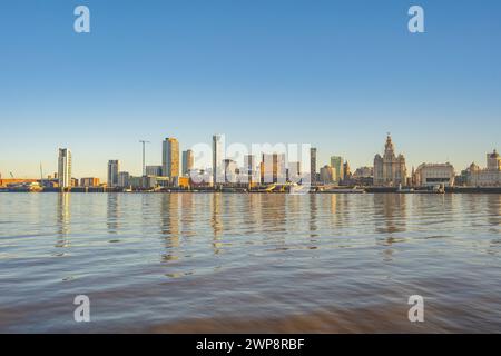 Liverpool Waterfront depuis le ferry Mersey Banque D'Images