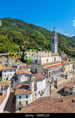 Vue aérienne du vieux centre ville de Clusone. Clusone, Val Seriana, Bergamo district, Lombardie, Italie. Banque D'Images