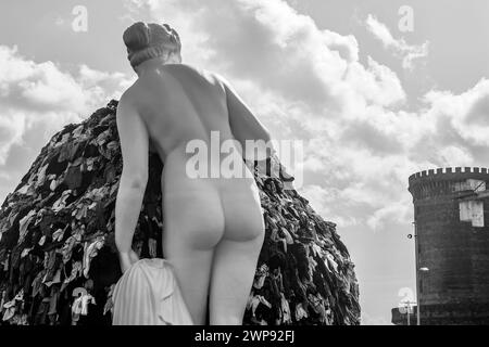 NOUVELLE VERSION DE LA VÉNUS DES CHIFFONS SITUÉS SUR LA PIAZZA MUNICIPIO INAUGURÉ. 03/06/2024 NAPLES, LE MAESTRO PISTOLETTO DANS LA SALLE GIUNTA AU PALAZZO SAN GIACOMO LORS DE LA PRÉSENTATION DE LA NOUVELLE VERSION DE LA VÉNUS DES CHIFFONS PLACÉS SUR LA PIAZZA MUNICIPIO. La Vénus, a-t-on dit, a été donnée à la ville de Naples. NAPOLI palazzo san giacomo CAMPANIA piazza Municipio Copyright : xFABIOxSASSOxFabioxSassox IMG 4099 Banque D'Images