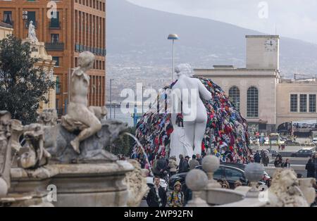 NOUVELLE VERSION DE LA VÉNUS DES CHIFFONS SITUÉS SUR LA PIAZZA MUNICIPIO INAUGURÉ. 03/06/2024 NAPLES, LE MAESTRO PISTOLETTO DANS LA SALLE GIUNTA AU PALAZZO SAN GIACOMO LORS DE LA PRÉSENTATION DE LA NOUVELLE VERSION DE LA VÉNUS DES CHIFFONS PLACÉS SUR LA PIAZZA MUNICIPIO. La Vénus, a-t-on dit, a été donnée à la ville de Naples. NAPOLI palazzo san giacomo CAMPANIA piazza Municipio Copyright : xFABIOxSASSOxFabioxSassox IMG 4224 Banque D'Images