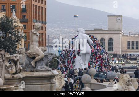 6 mars 2024, Napoli, Campanie, piazza Municipio : 03/06/2024 NAPLES, LE MAESTRO PISTOLETTO DANS LA SALLE GIUNTA AU PALAZZO SAN GIACOMO LORS DE LA PRÉSENTATION DE LA NOUVELLE VERSION DE LA ''VÉNUS DES CHIFFONS'' PLACÉE SUR LA PIAZZA MUNICIPIO.la Vénus, a-t-on dit, a été donnée à la ville de Naples. (Crédit image : © Fabio Sasso/ZUMA Press Wire) USAGE ÉDITORIAL SEULEMENT! Non destiné à UN USAGE commercial ! Banque D'Images