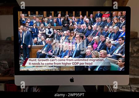 Jeremy Hunt conservateur Chancelier de l'Échiquier présente le budget de printemps 2024 le 6 mars à la Chambre des communes Londres Angleterre Royaume-Uni Banque D'Images