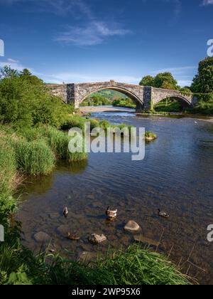 Pont Fawr, pont à trois voûtes traversant la rivière Conwy par Inigo Jones, Llanrwst, pays de Galles Banque D'Images