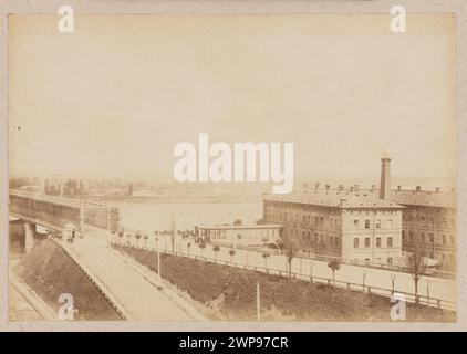 Varsovie. Vue du pont Kierbecza, un nouveau congrès, bâtiment Azienek Danowicz depuis la terrasse du château royal ; Brandel, Konrad (1838-1920) ; 1873 (1873-00-00-1873-00-00) ; Méyet, Léopold (1850-1912) - collection, nouveau congrès (Varsovie - rue), Varsovie (Voïvodie masovienne), Wisła (rivière), la plupart Kierbezia (Varsovie), Mosty, River Banque D'Images