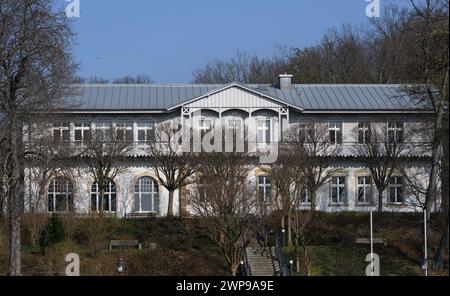 Dresde, Allemagne. 06 mars 2024. Vue du Centre d'État saxon pour l'éducation politique (SLpB) sur Schützenhofstraße dans le district de Trachau. Crédit : Robert Michael/dpa/Alamy Live News Banque D'Images