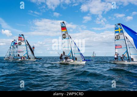 Segelerinnen BEI einer Frauen Regatta der 49er FX Klasse BEI der Kieler Woche *** marins dans une régate féminine de la classe 49er FX au Kieler Woche Banque D'Images