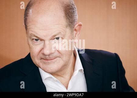 Bundeskanzler Olaf Scholz, SPD, aufgenommen im Rahmen einer Kabinettssitzung im Bundeskanzleramt in Berlin, 06.03.2024. Berlin Deutschland *** Chancelier fédéral Olaf Scholz, SPD , prise lors d'une réunion du cabinet à la Chancellerie fédérale de Berlin, 06 03 2024 Berlin Allemagne Copyright : xFelixxZahnxphotothek.dex Banque D'Images