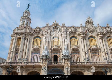 Grand Théâtre de la Havane (Gran Teatro de la Habana) sur Paseo del Prado au Parc Central (Parque Central) dans la vieille Havane (la Habana Vieja), Cuba. Vieux Hava Banque D'Images